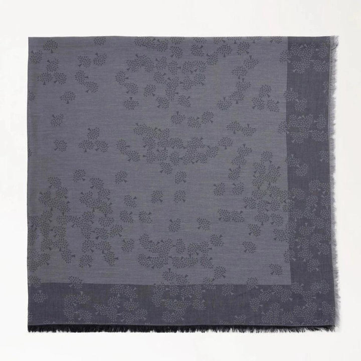 Mulberry Tamara Square Charcoal 140 cm sjaal met discreet patroon in grijstinten. ModelVS4637705C110.