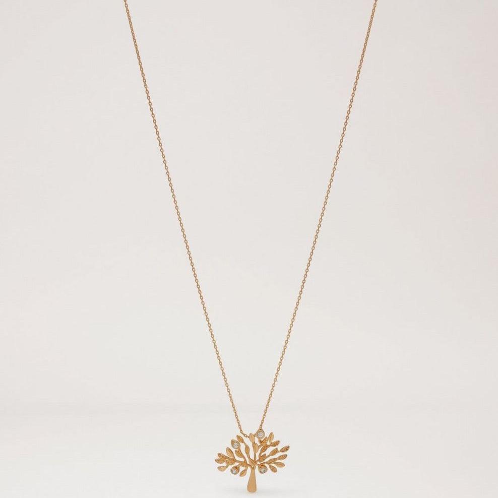 Mulberry Boomketting messing ketting met boomhanger in gouden messing op lichte achtergrond Model qn2258000n637