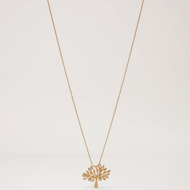 Mulberry Boomketting messing ketting met boomhanger in gouden messing op lichte achtergrond Model qn2258000n637