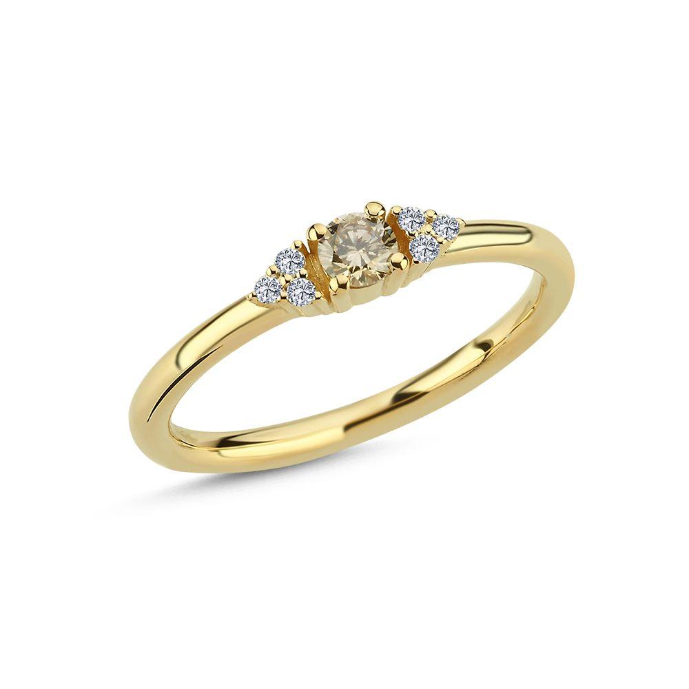 Nuran 14kt champagne diamanten ring toont een elegante gouden ring met een centrale champagnekleurige diamant en heldere zijstenen. ModelA3080CH-A3080CH-021RG-001