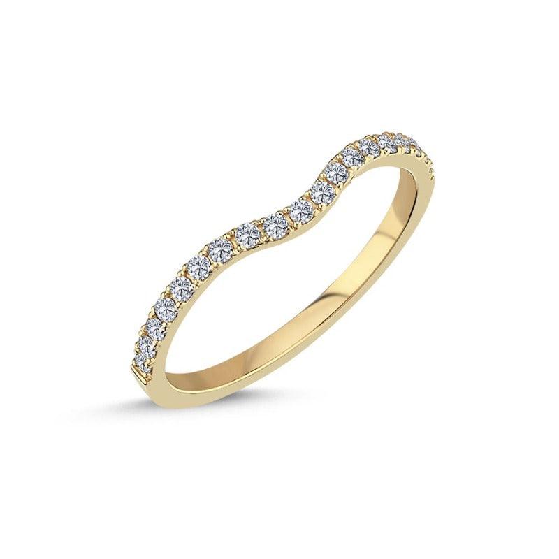 Nuran 14kt gouden ring met diamanten toont een gebogen ring in goud met kleine fonkelende diamanten. ModelA4151-019-001