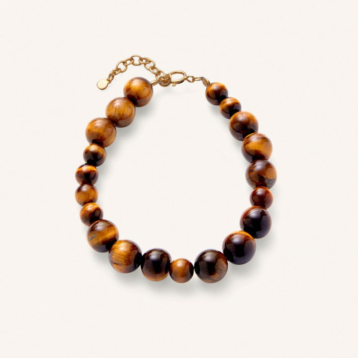 Pernille Corydon Earth Armband met bruine kralen in verschillende maten en gouden ketting, Model B-322-GP