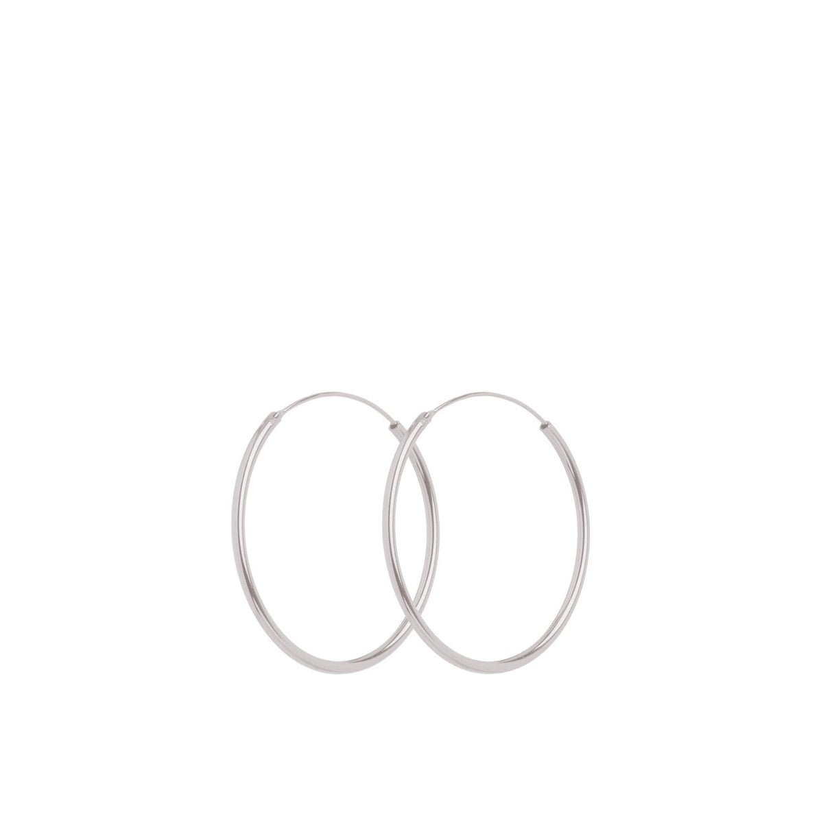 Pernille Corydon Mini Plain Hoops in zilver, eenvoudige ronde oorbellen in klassiek design. Model E-139-S.