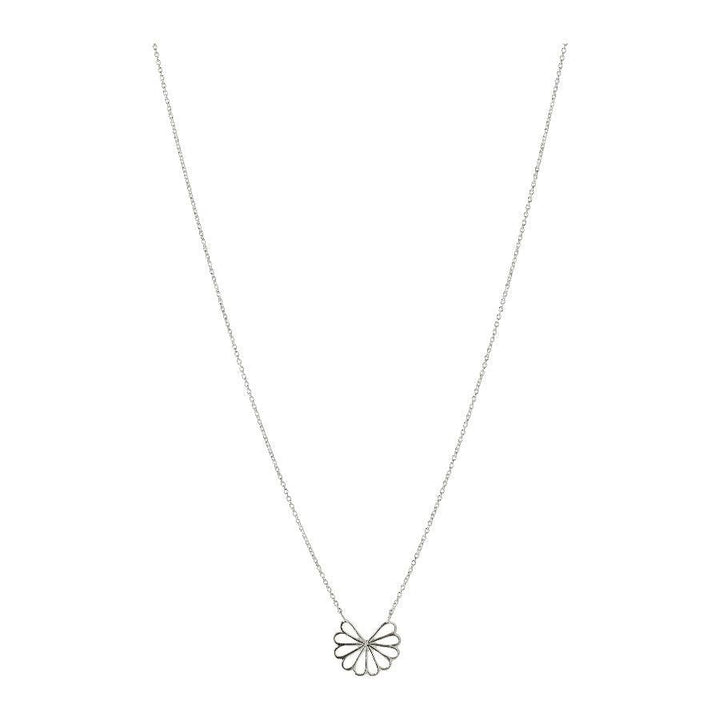 Pernille Corydon Small Bellis ketting heeft een elegante zilveren ketting met bloemvormige hanger. Model N-326-S-1