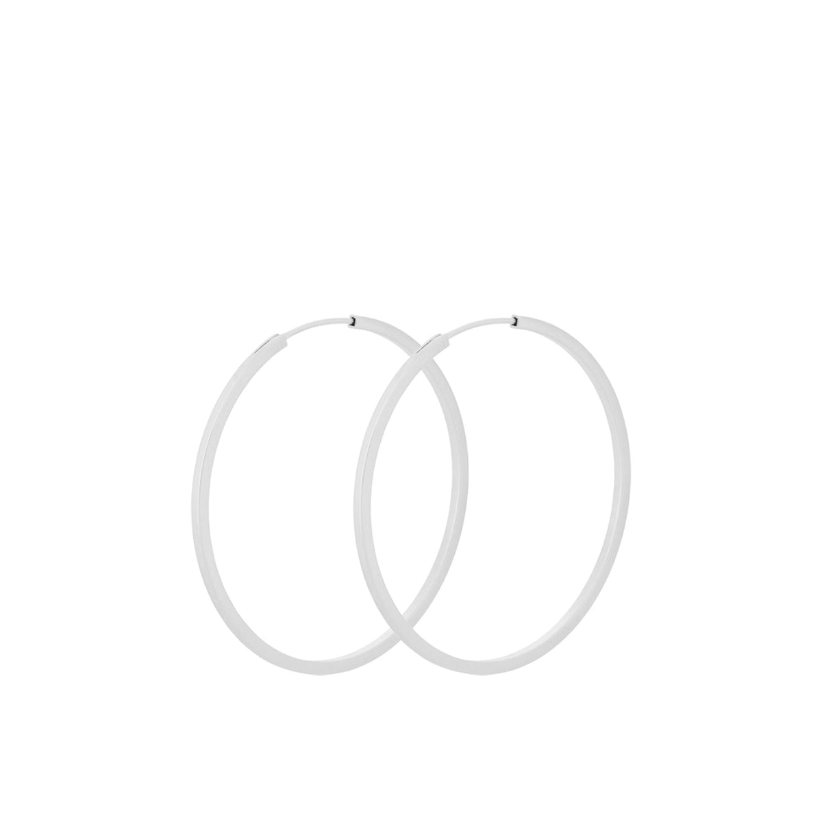 Pernille Corydon Small Orbit Hoops in zilver, twee eenvoudige hoops in minimalistische stijl. Model E-052-S-1.