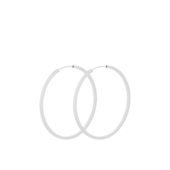 Pernille Corydon Small Orbit Hoops in zilver, twee eenvoudige hoops in minimalistische stijl. Model E-052-S-1.