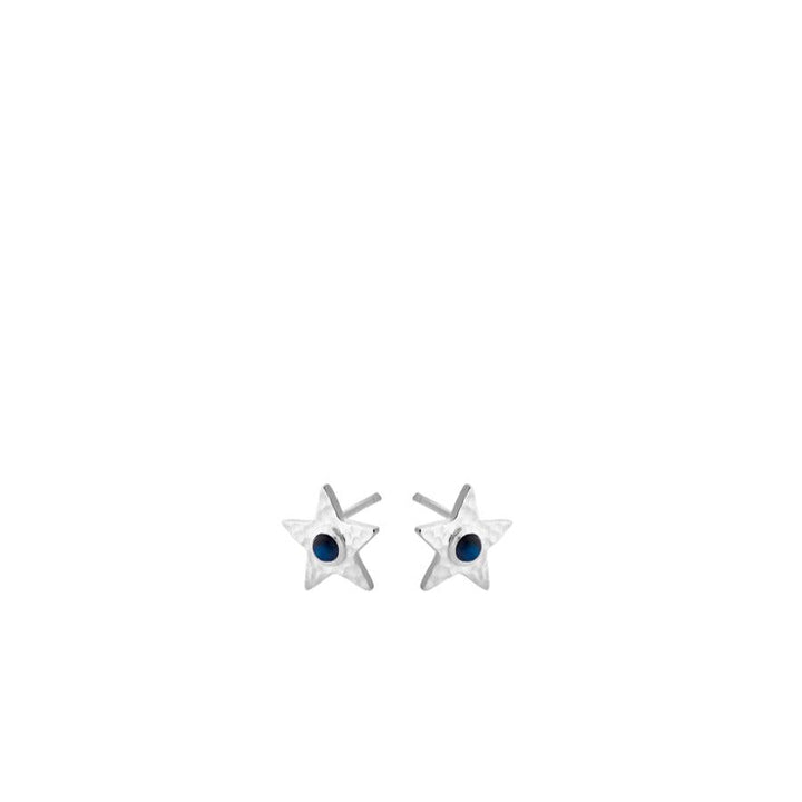 Pernille Corydon Twinkling Star oorbellen in zilver, stervormig design met blauwe steen detail. Model e-382-s