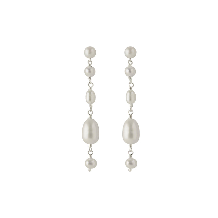Pernille Corydon White Dreams oorbellen in zilver met elegante witte parels, model E-431-S-1.