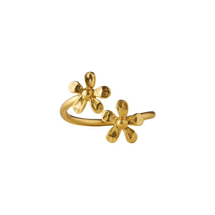 Pernille Corydon Wild Poppy vergulde ring met twee bloemdetails in mat gouden look. Model R-364-GP-001.