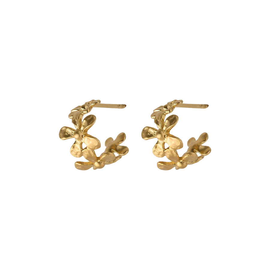 Pernille Corydon Wild Poppy Hoops met matgouden afwerking en gedetailleerd bloemmotief, model E-368-GP-1.