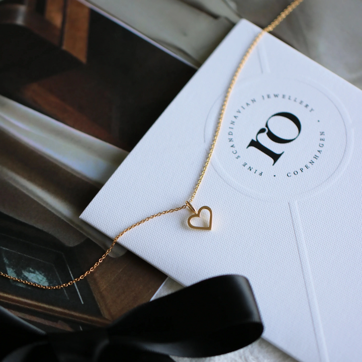 ro copenhagen symbolen open hart hanger 18 kt goud, elegant hartmotief aan ketting, model p111y107-2