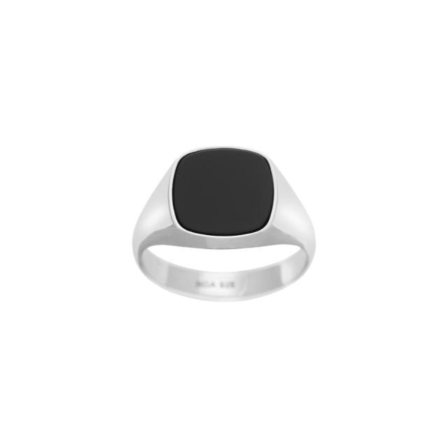 Zoon van Noa herenring in zilver met onyx, met een eenvoudige, gepolijste ringschijf in helder zilver. Modelnummer 106700009-001.