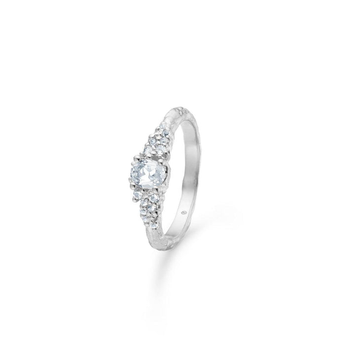 Zilveren ring van Studio Z Fragments met zirkonia, fonkelende stenen en gestructureerd oppervlak. Model 7147864-001