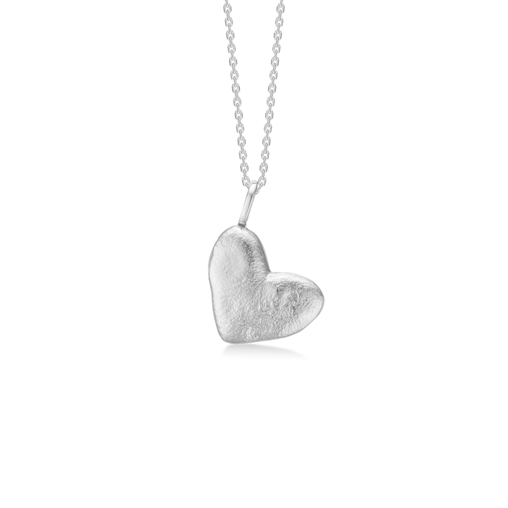 Studio Z Moments ketting in zilver met matte hartjeshanger, mooi detail aan eenvoudige ketting. Model 7120501.