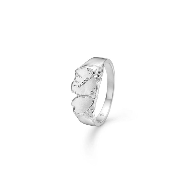 Studio Z Monument Ring in zilver met rauw, sculpturaal oppervlak, minimalistisch en modern. Model 7140802-7140802-001