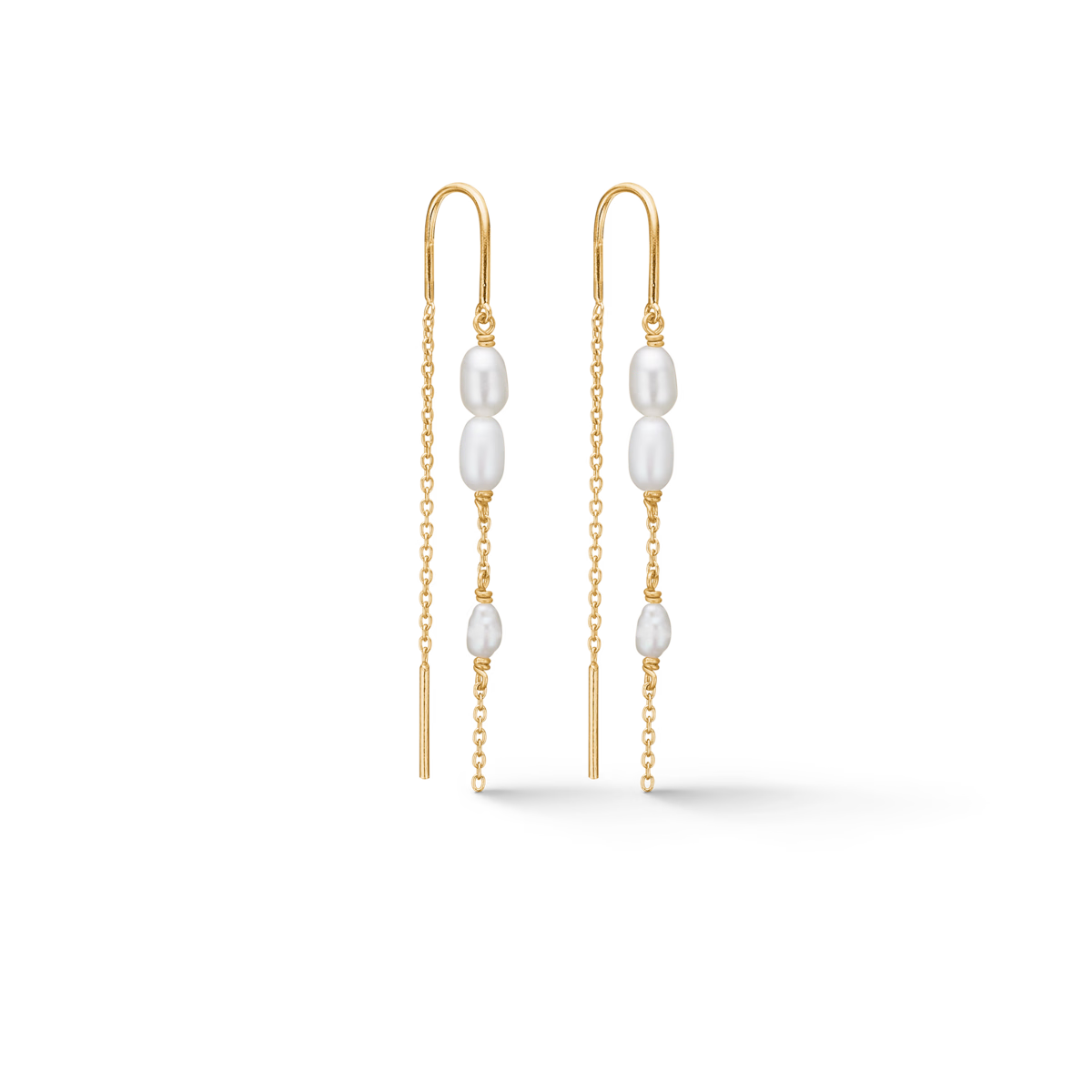 Studio Z Perma Oorbellen in verguld zilver met witte zoetwaterparels aan lange, dunne kettingen. Model 7203935-1