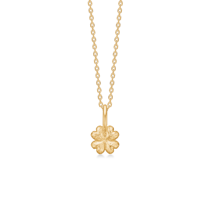 Studio Z Serene Clover ketting in verguld goud met klavertje vier hanger tegen een zwarte achtergrond. Modelnummer 7220359
