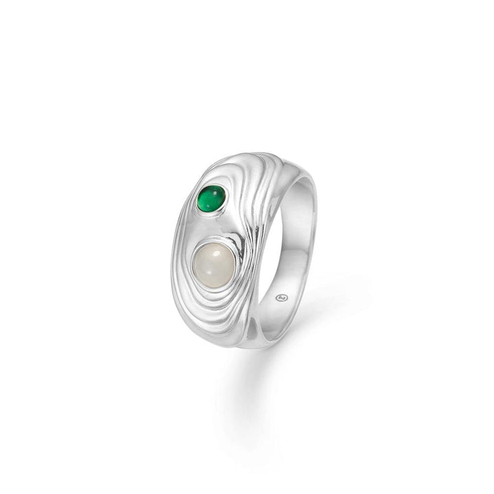 Studio Z Shell Ring met glad zilver oppervlak, groene en witte steen, productfoto. Model 7147836-003