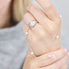 Studio Z Shore zilveren ketting met parels afgebeeld bij de hand, zilveren ketting met fijne witte parels. Model 7123344-3.