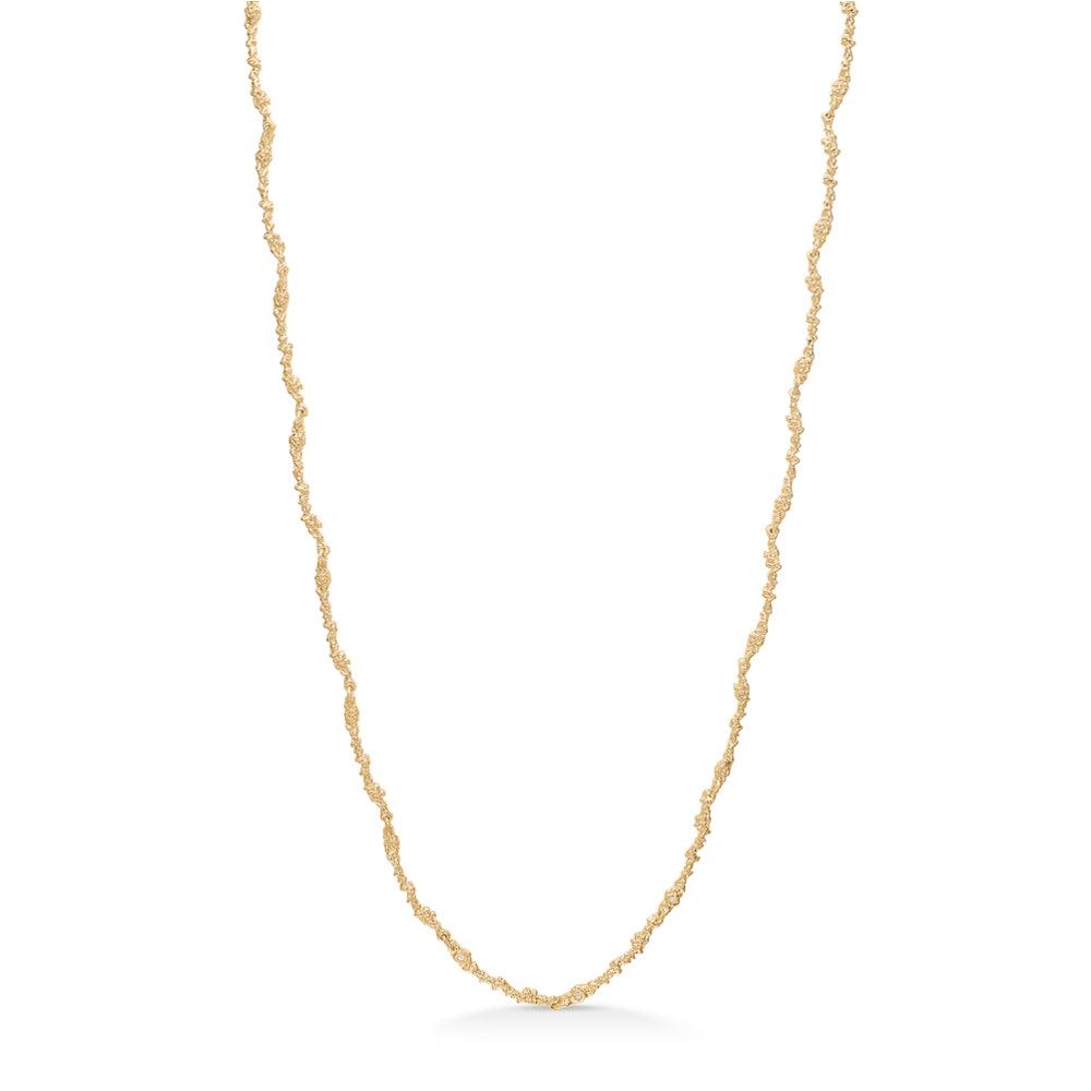 De Studio Z Silica ketting toont een dunne, gedraaide gouden ketting met een gestructureerd oppervlak op een witte achtergrond. Model 7227805-1