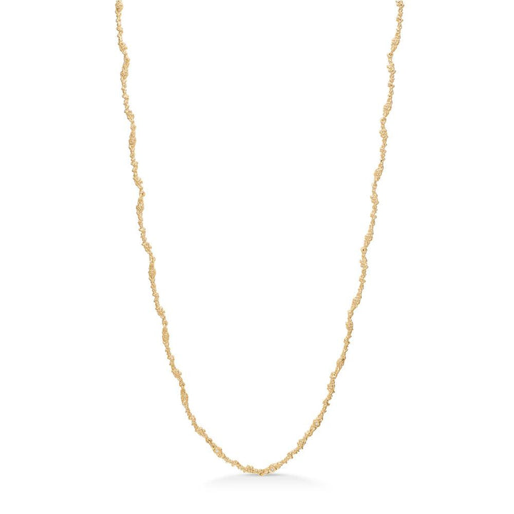 De Studio Z Silica ketting toont een dunne, gedraaide gouden ketting met een gestructureerd oppervlak op een witte achtergrond. Model 7227805-1