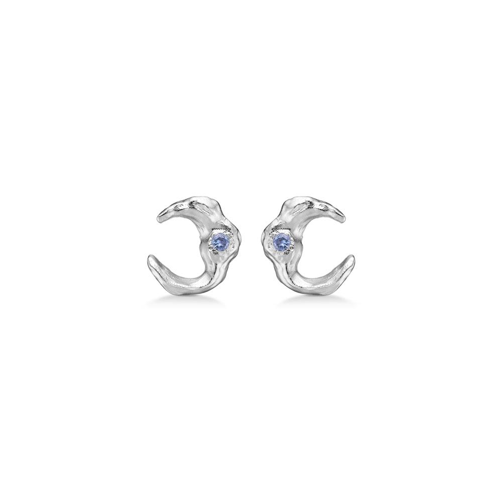 Studio Z Solv Lunar studs met blauwe zirkonia, zilveren maanvormige studs met blauwe stenen. Model 7117881-1.