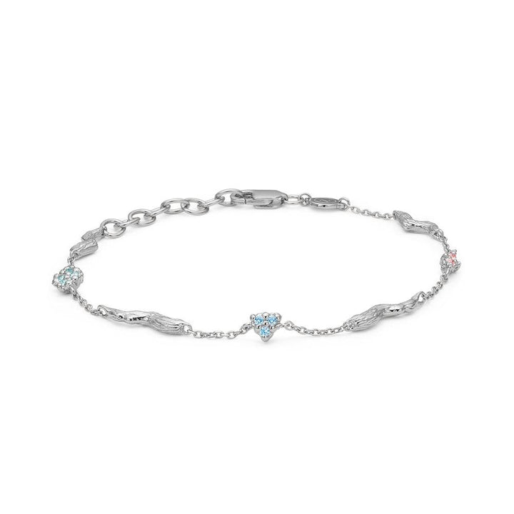studio-z-tangled-solv-armband-m-blauw-en-roze-zirkonia toont een slanke zilveren armband met blauwe en roze zirkonia. Model 7157847-1