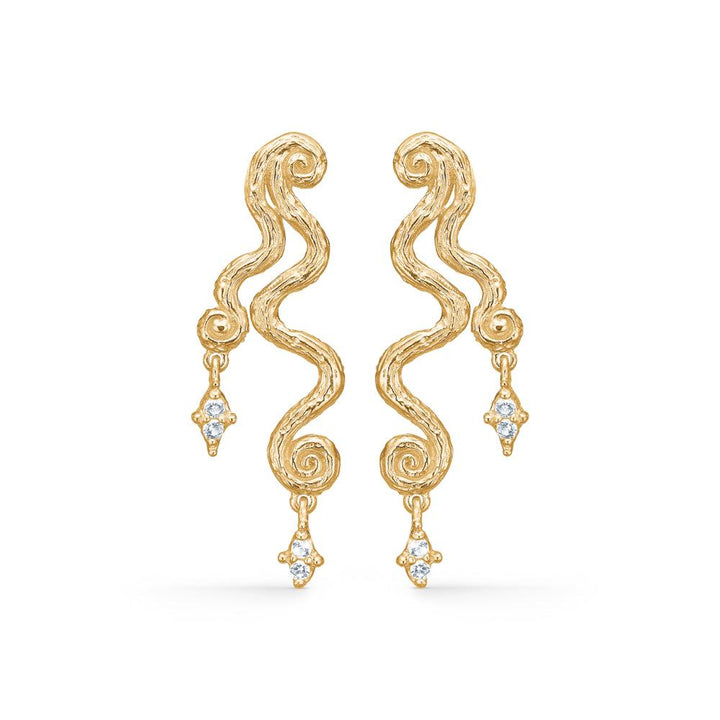 Studio Z Wave oorbellen met zirkonia in een gouden look met unieke ingewikkelde vormen en heldere stenen. Model 7217856-1.
