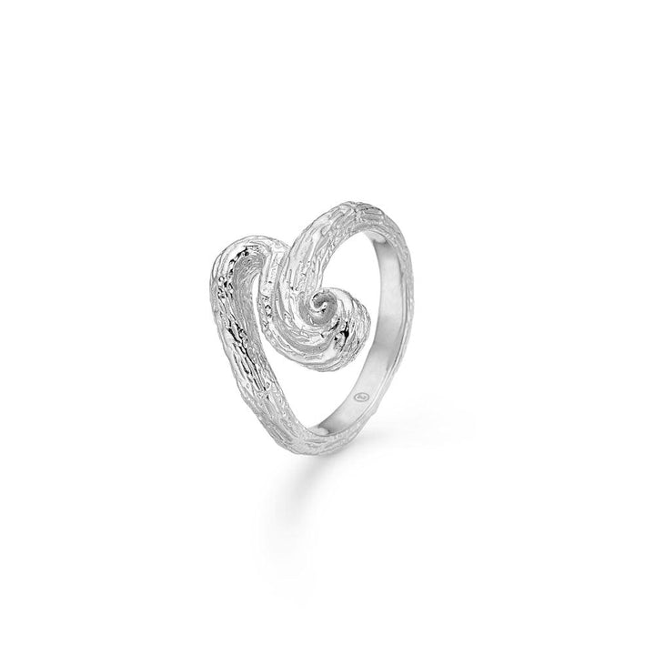studio-z golfring in zilver met sculpturale, golvende vorm en ruwe oppervlaktestructuur. Model 7140845-001