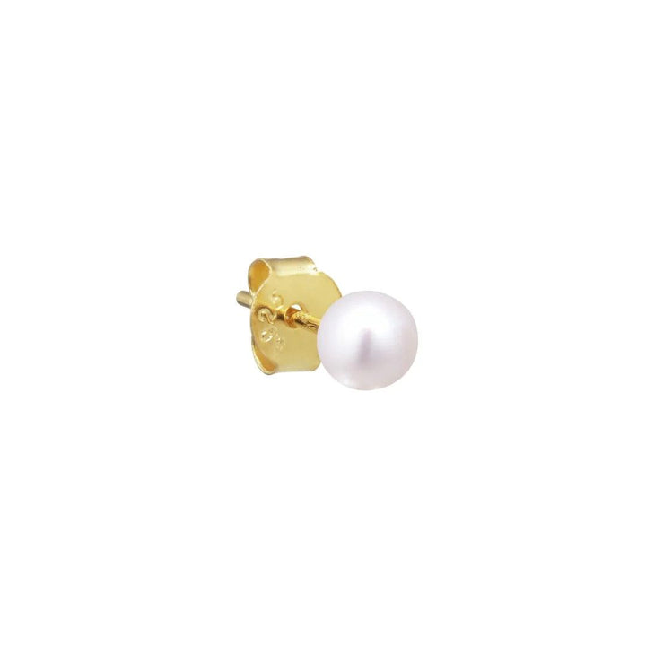 The Earring Shop Sola Stud, elegante oorsteker met witte parel en verguld detail. ModelFW2312-1