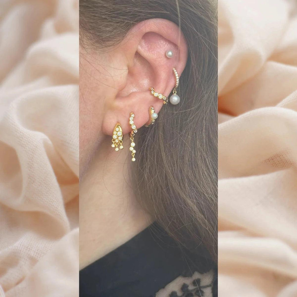 The Earring Shop Trinity Huggie - Øreringe - Fw2411