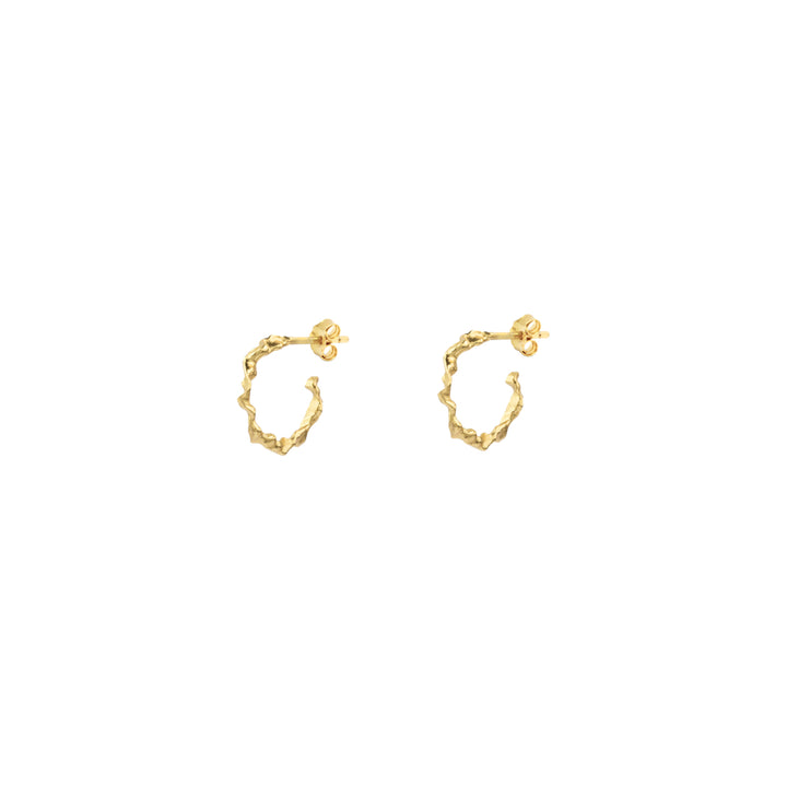 Vincent Shaman Gold Plated Hoops Earrings Small 14mm, elegante goudkleurige creolen met organische structuur, Model VJ126-UEG-S-2