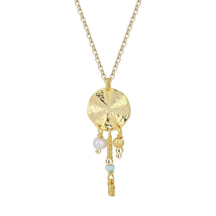 Wioga Amaja-ketting in verguld zilver met gehamerde hanger en pareldetails, model N-8439-GP-1.