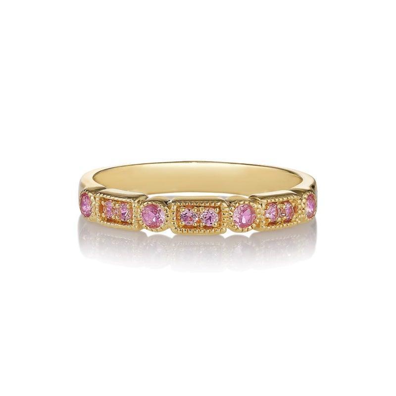 anpe atelier driehoek ji lichtroze saffieren ring toont een gouden ring met roze saffieren, Model 2416-1-001-1