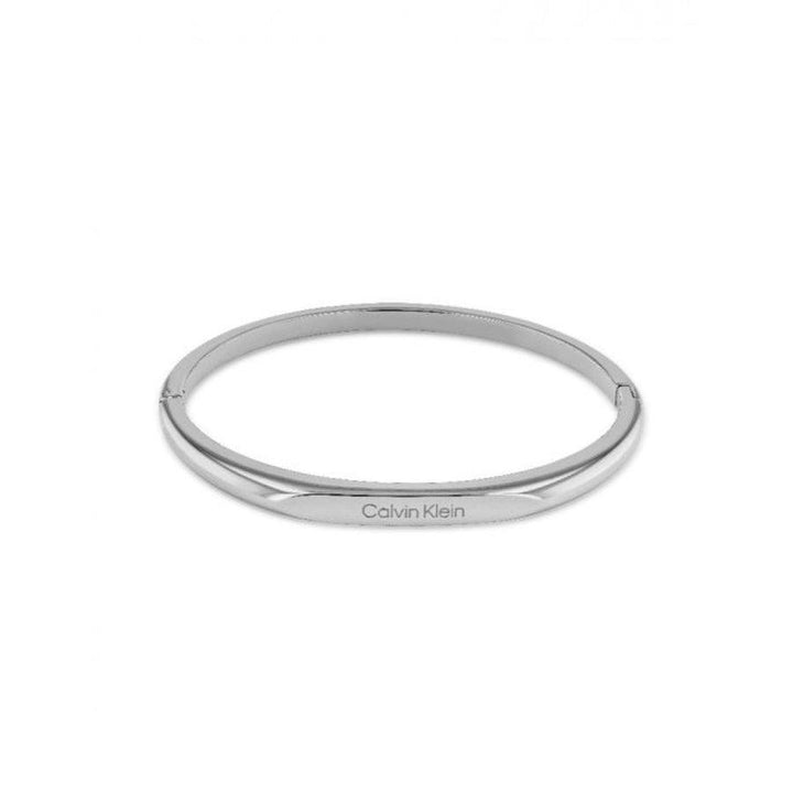 Calvin Klein Faceted Bar Bangle Steel in glanzende zilveren look, eenvoudige en vrouwelijke armband. Modellen 35000045-35000045