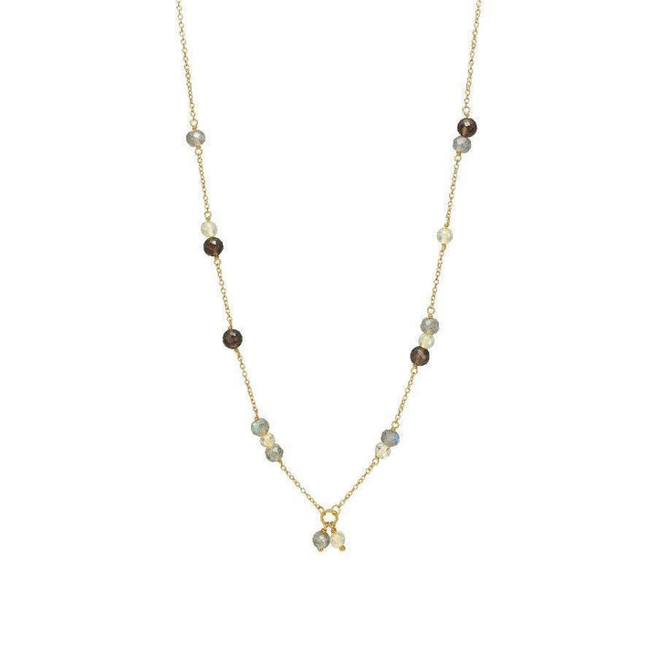 carre-ketting-met-edelstenen toont een gouden ketting met gekleurde edelstenen, Model FC4364LBGRTST