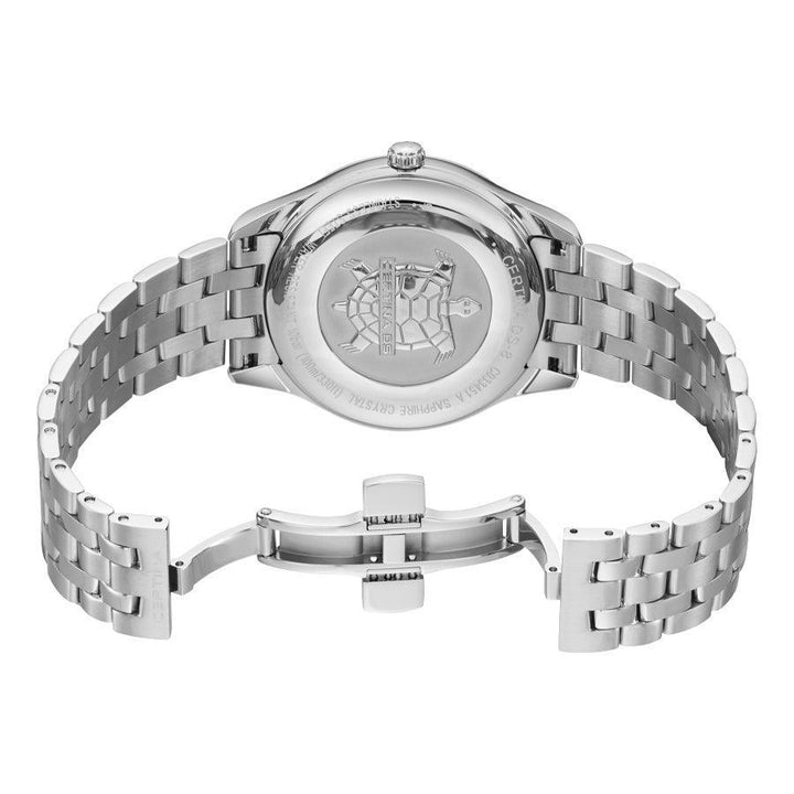 Certina DS-8 herenhorloge stalen ketting getoond vanaf de achterkant met gedetailleerde schildpadgravure op de achterkant van de kast, C0334511105100