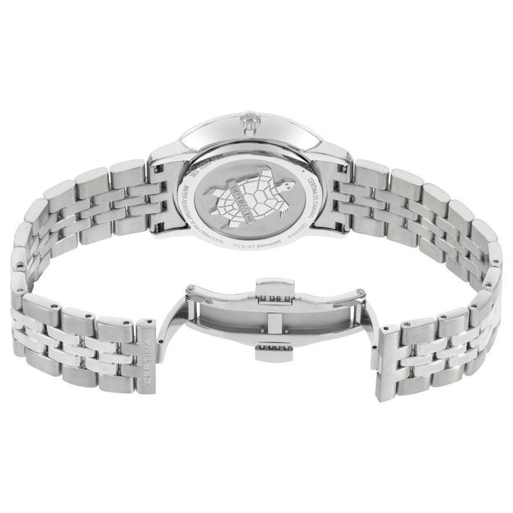 Certina DS Caimano herenhorloge Stalen ketting toont de achterkant van het zilverkleurige horloge met vouwsluiting en schildpadmotief.