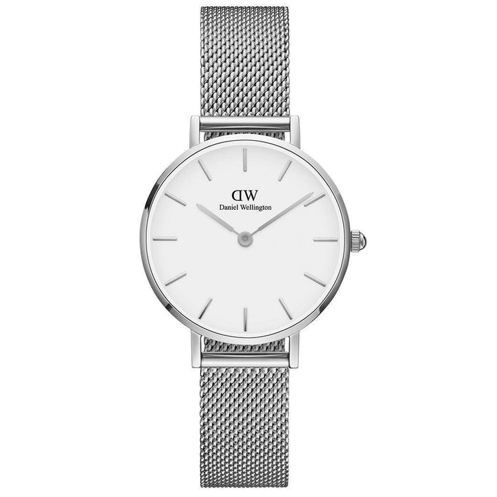 Daniel Wellington Classic Petite Sterling 28 mm toont een elegant zilveren horloge met mesh band en witte wijzerplaat. ModelDW00100220-ADW00100220.