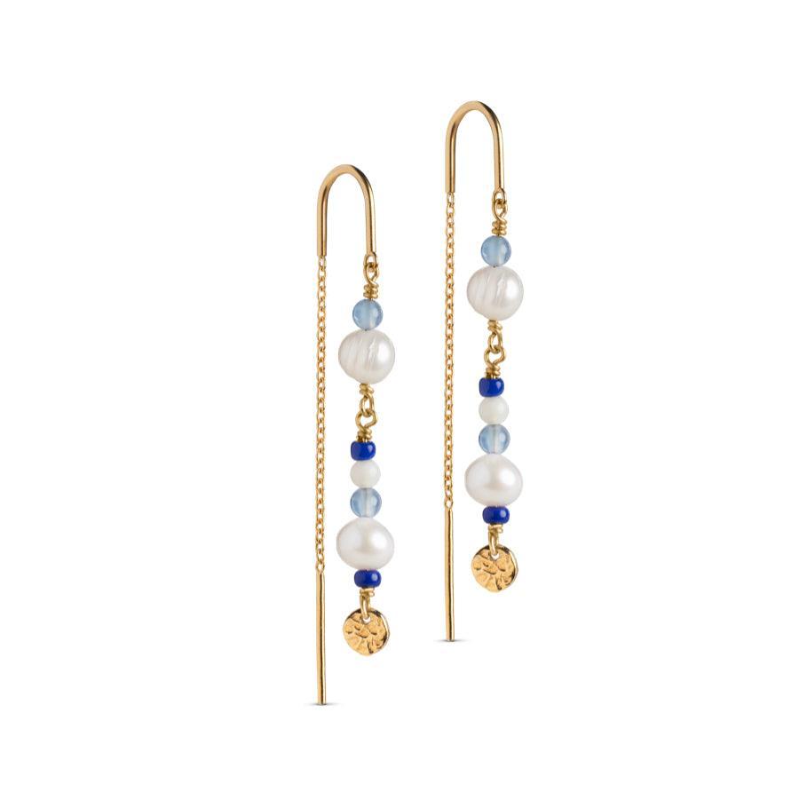 Enamel Sofia Earring Marine met gouden kettingontwerp, blauwe en witte parels en ronde hanger. Model e282g-marine-1.