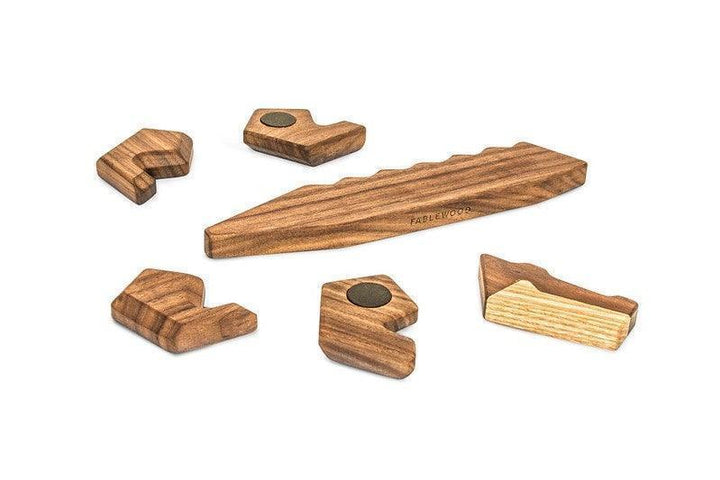 Fablewood Magnetisch houten krokodilfiguur in bruintinten, afzonderlijk afgebeeld bij model FW006-2