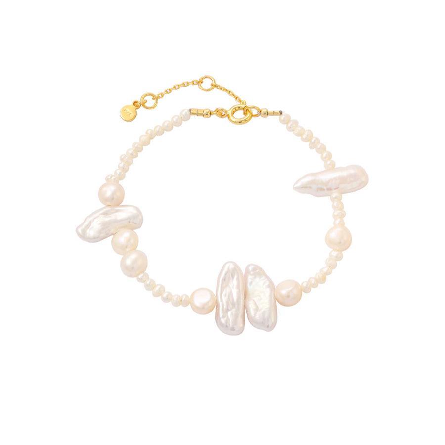 Hultquist Vera Armband zoetwaterparels verzilverd, elegant design met witte parels. ModelS08303G