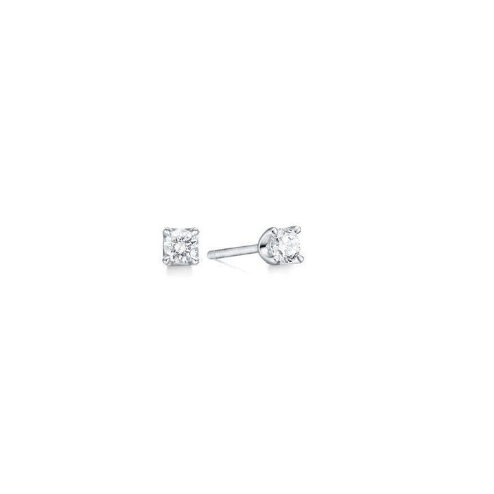 Mads Z 14 kt Crown Diamond Earrings 0,30 ct witgoud toont een paar eenvoudige vierkante oorknopjes met diamanten, model 1611630-1.