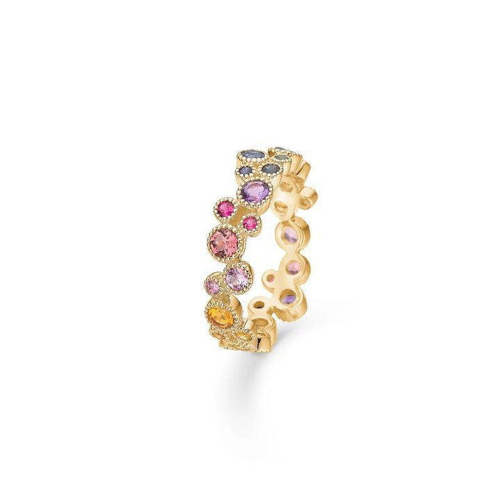 Mads Z 14kt Luxe Regenboogring met Echte Stenen toont een elegante gouden ring met kleurrijke stenen. Modelnummer 1544062-001