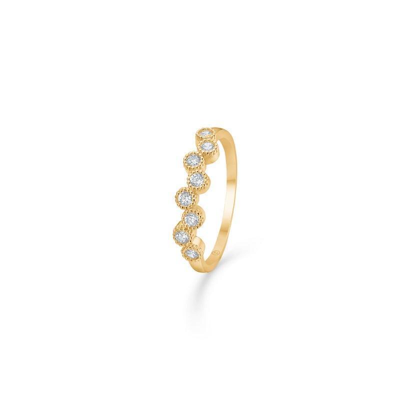 Mads Z 8kt Dido gouden ring, slanke ring in geelgoud met zes ronde fonkelende diamanten. Modelnummer 3347169-001-1
