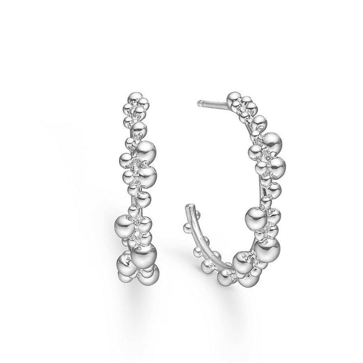 Mads Z Bubbles Creool 25 mm, gedetailleerde zilveren creool in bubbelontwerp, vooraanzicht dichtbij. Model 2110067-2110067-1.