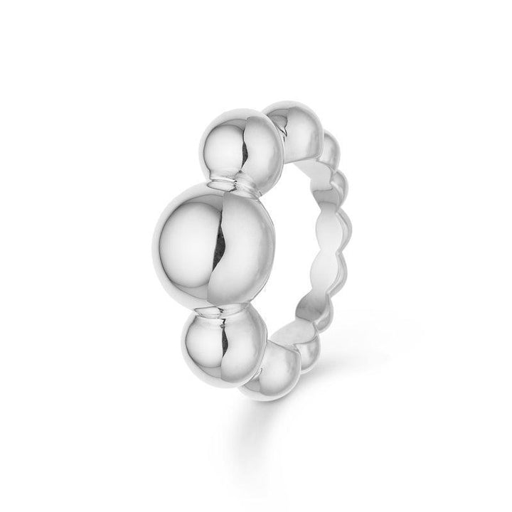 Mads Z Silver Biggest Ball Ring met glanzend, bolvormig ontwerp in zilver. Model 2140077-001