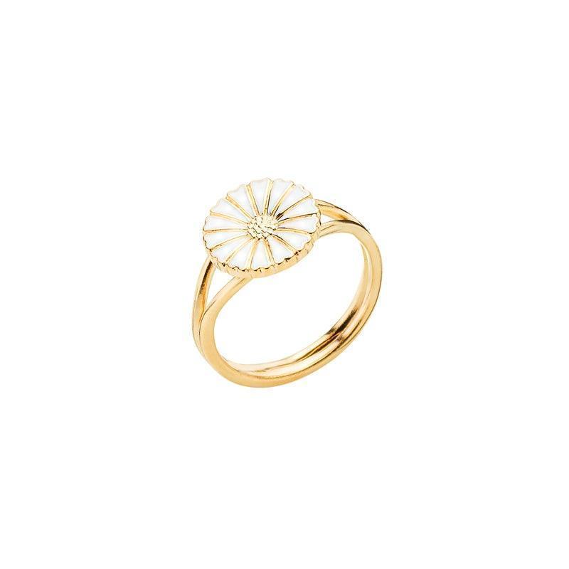 Daisy vergulde gouden ring 11 mm met wit geëmailleerd madeliefjesmotief, elegant ontwerp. Model907011-M-001.