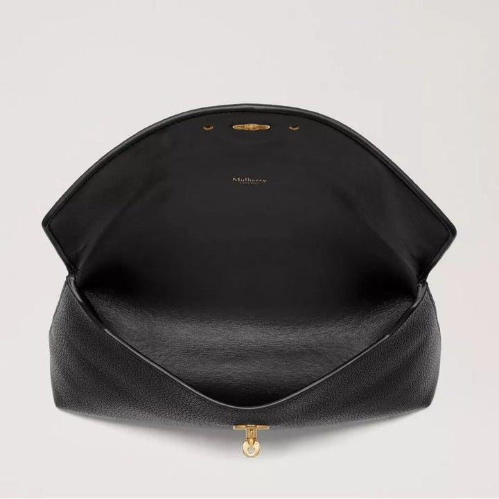 Mulberry Darley Cosmetisch etui zwart klassiek graan toont een open zwart leren hoesje met gouden sluiting. ModelRL5077205A100