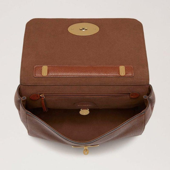 Mulberry Lily Oak Small Classic Grain Leather, bruin leren tas met open klep en gouden hardware, model HH8733552G110.